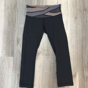 Black, brown and tan patterned lululemon low rise capri leggings.